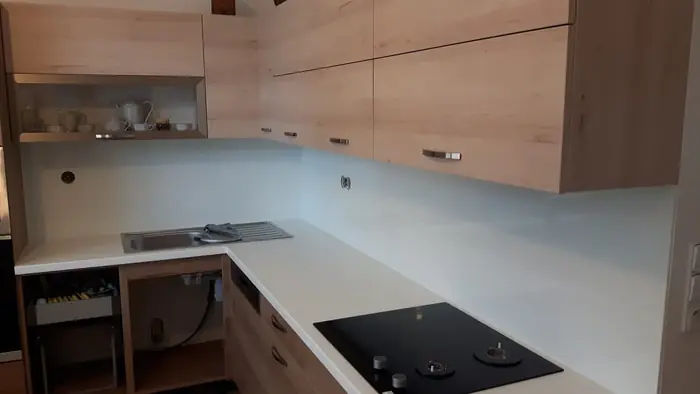 Skleněný obklad do kuchyně na míru