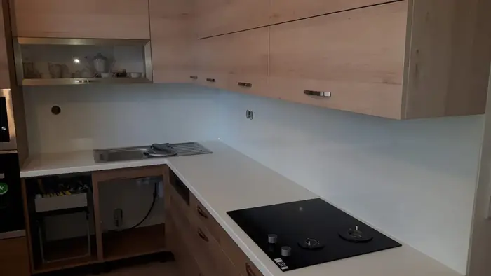 Skleněný obklad do kuchyně na míru