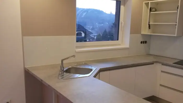 Skleněný obklad do kuchyně na míru