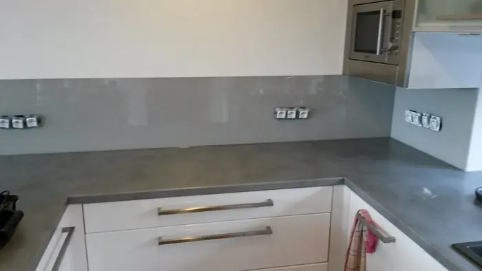 Skleněný obklad do kuchyně na míru