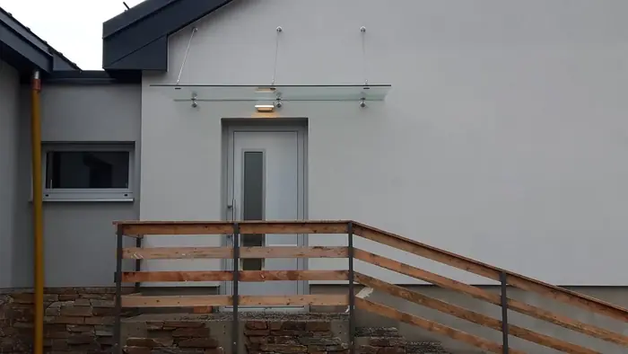 Prosklená konstrukce v exteriéru