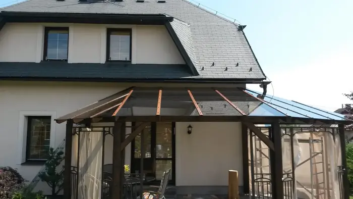 Prosklená konstrukce v exteriéru