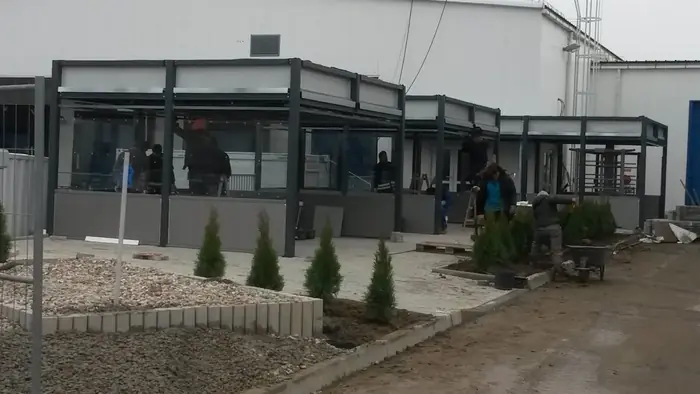 Prosklená konstrukce v exteriéru