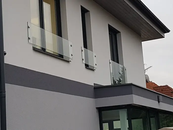 Prosklená konstrukce v exteriéru