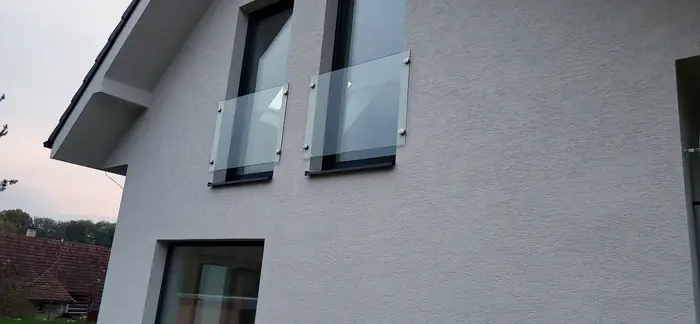 Prosklená konstrukce v exteriéru