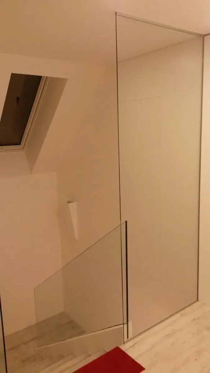 Skleněné zábradlí a schodiště