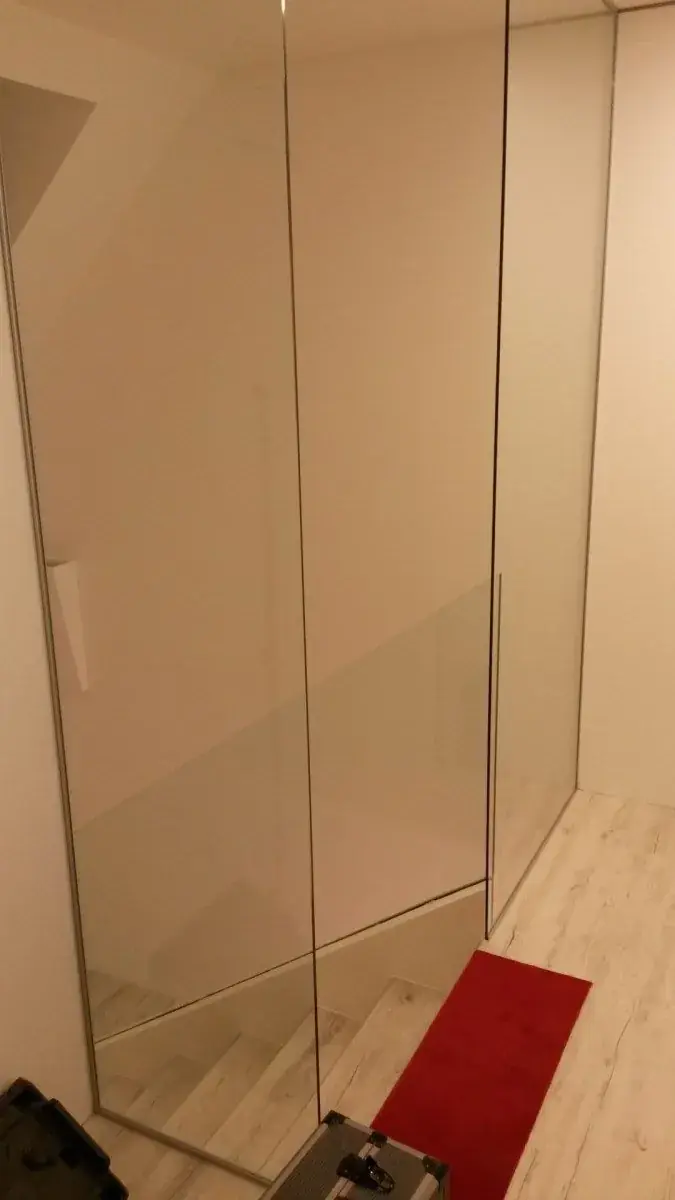 Skleněné zábradlí a schodiště