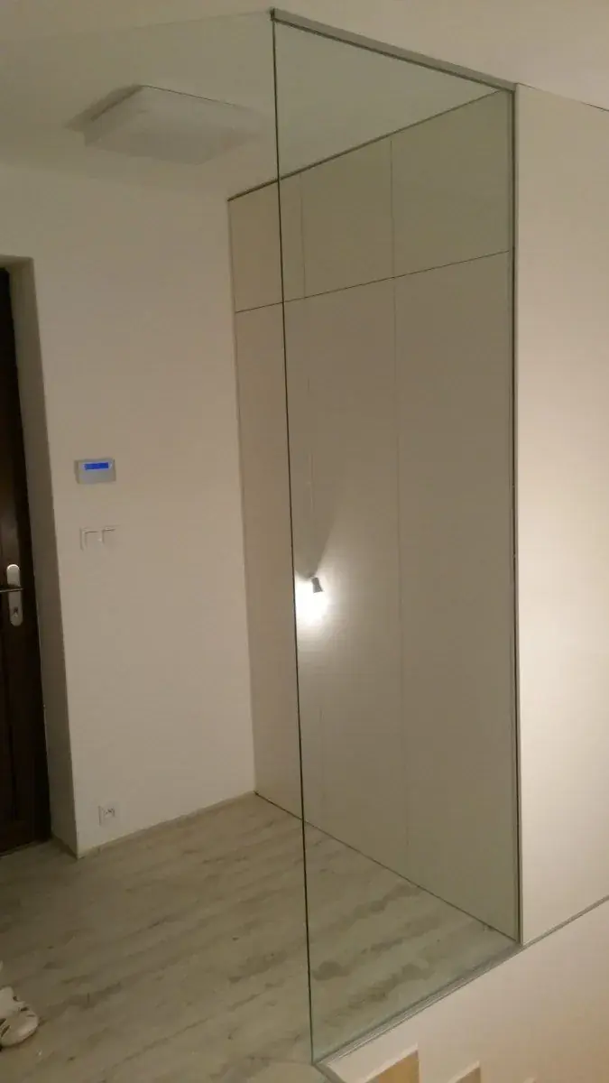 Skleněné zábradlí a schodiště