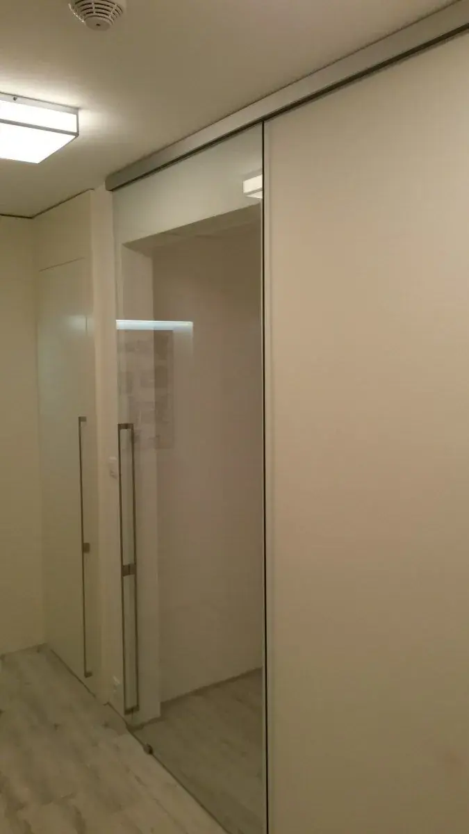 Skleněné zábradlí a schodiště