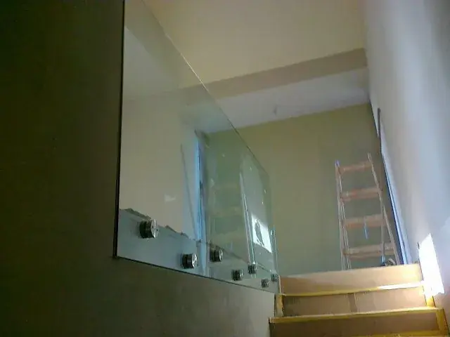 Skleněné zábradlí a schodiště