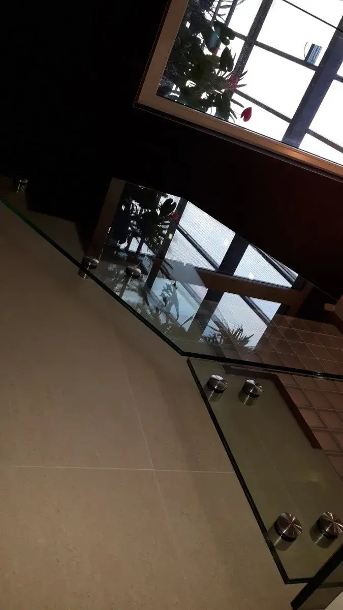Skleněné zábradlí a schodiště