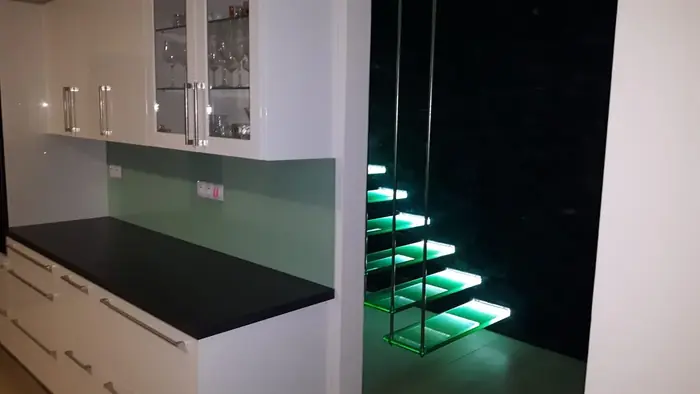 Skleněné zábradlí a schodiště