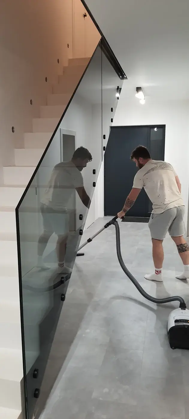 Skleněné zábradlí a schodiště