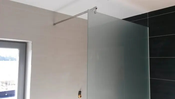 Sprchový kout z kaleného skla na míru