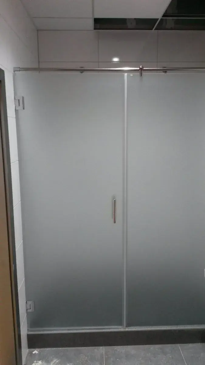 Sprchový kout z kaleného skla na míru