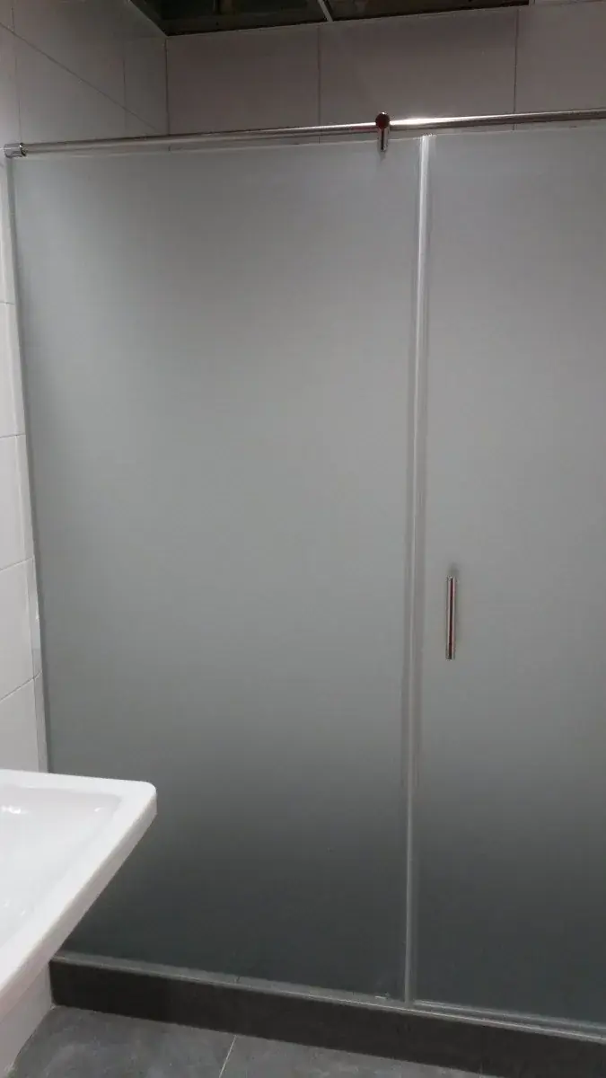 Sprchový kout z kaleného skla na míru