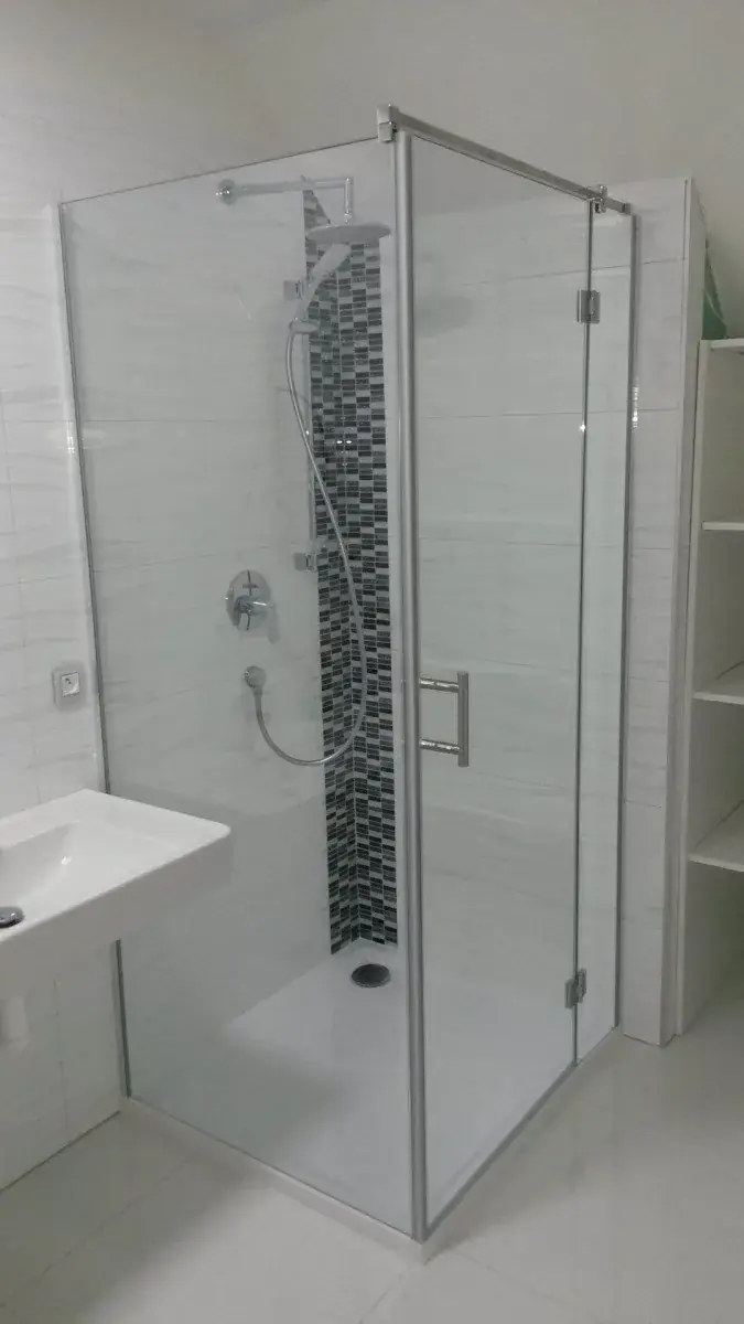 Sprchový kout z kaleného skla na míru