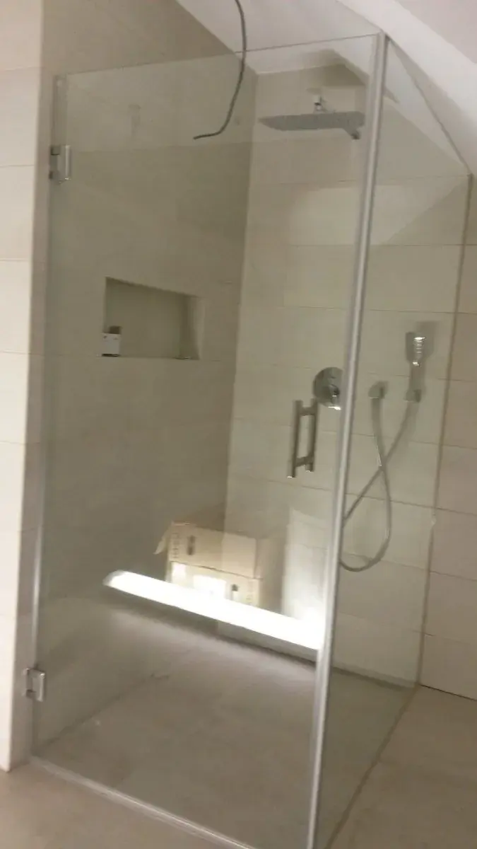 Sprchový kout z kaleného skla na míru