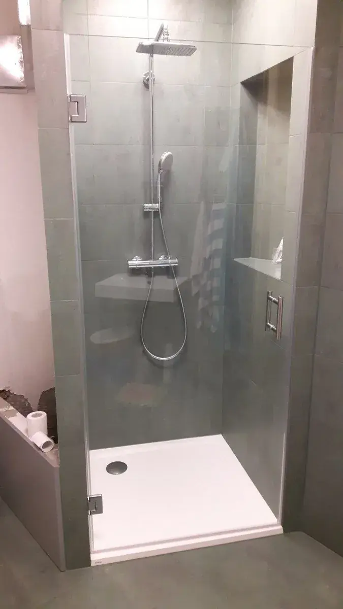 Sprchový kout z kaleného skla na míru