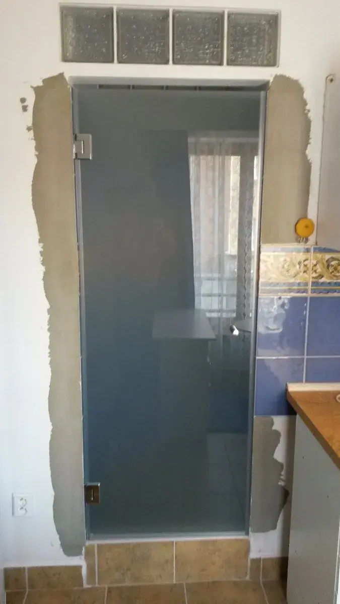 Sprchový kout z kaleného skla na míru