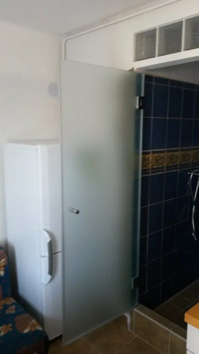 Sprchový kout z kaleného skla na míru